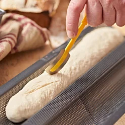 Bandeja antiadherente perforada para baguettes De Buyer