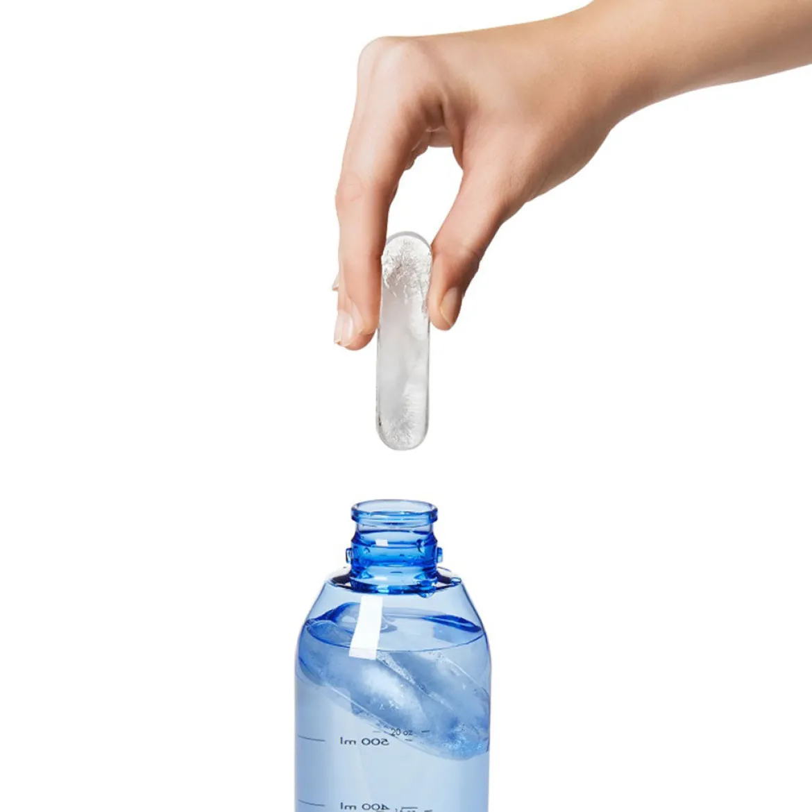 Bandeja de hielo para cubitos estrechos para botellas OXO