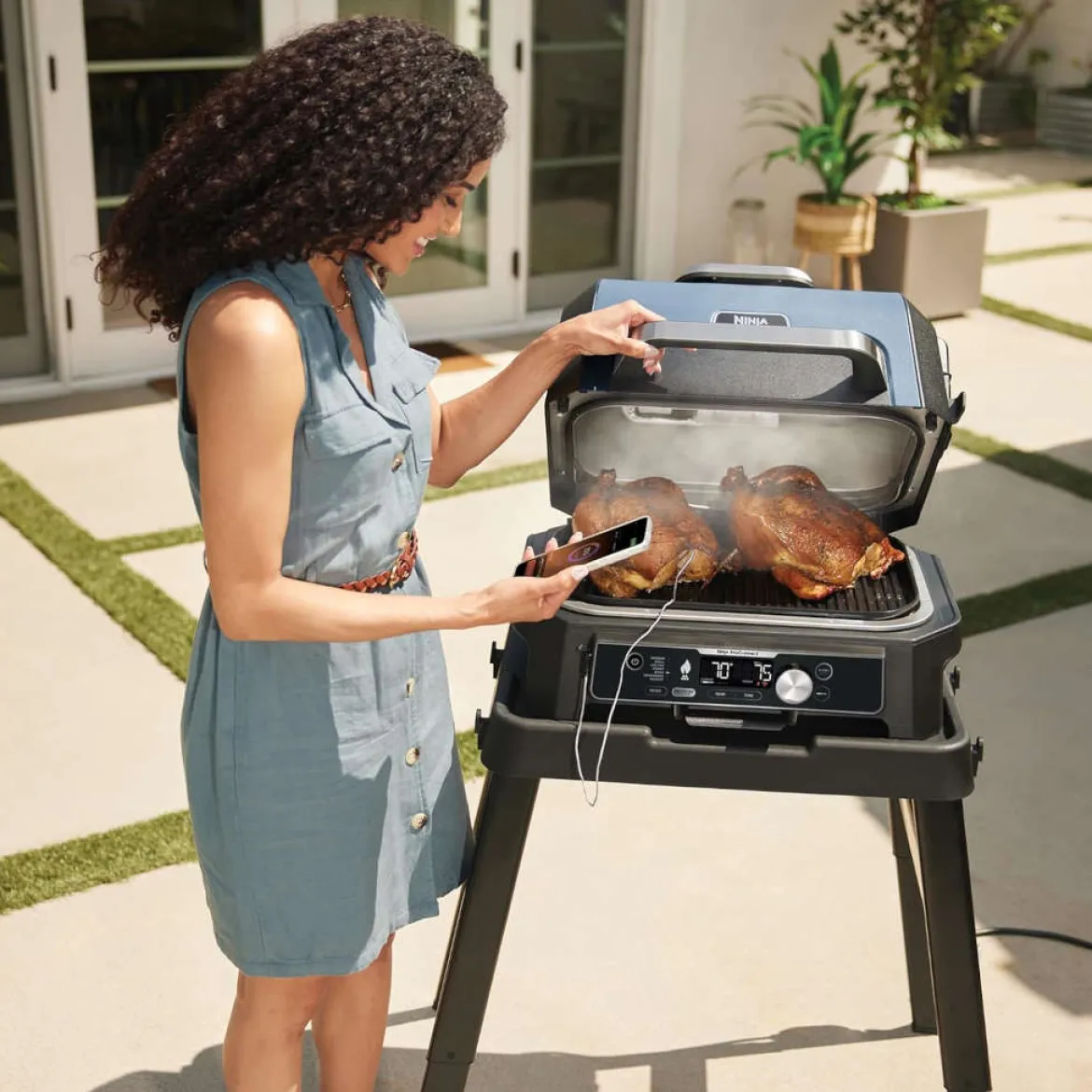 Barbacoa y freidora de aire Woodfire Pro XL Ninja®