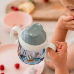 Botella con asas para bebé Mio de Mepal