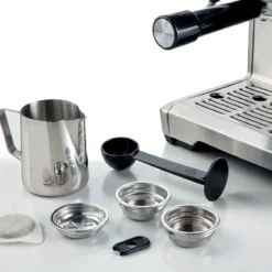 Cafetera Espresso de metal con molinillo de café y monodosis Ariete
