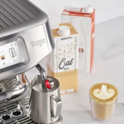 Cafetera Expresso automática con molinillo, pantalla táctil y extracción en frío Barista Touch™ Impress Sage