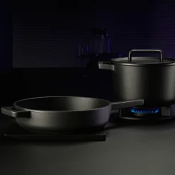 Conjunto de cocotte y sartén de hierro fundido Flavour WMF
