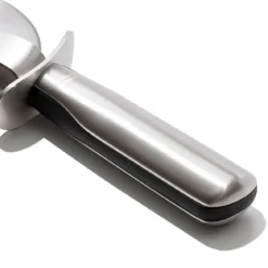 Cortador de pizzas de acero inoxidable Steel™ OXO