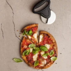 Cortador de pizzas Microplane