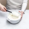 Cuchara de silicona para servir con mango de madera Staub