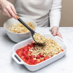 Cuchara de silicona para servir con mango de madera Staub