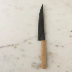 Cuchillo de cocina Pallarès de acero carbono con mango de haya