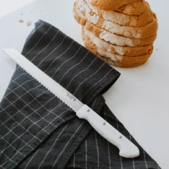 Cuchillo de pan Pallarès de acero inoxidable con mango de nácar