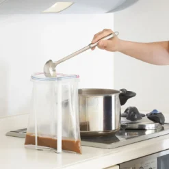 Escurridor de botellas y Soporte de cocina multiusos Tower Yamazaki