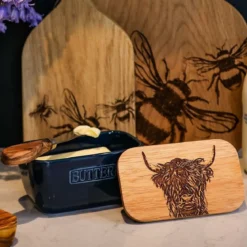 Mantequera cerámica con tapa de madera de roble Selbrae