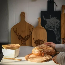 Mantequera cerámica con tapa de madera de roble Selbrae