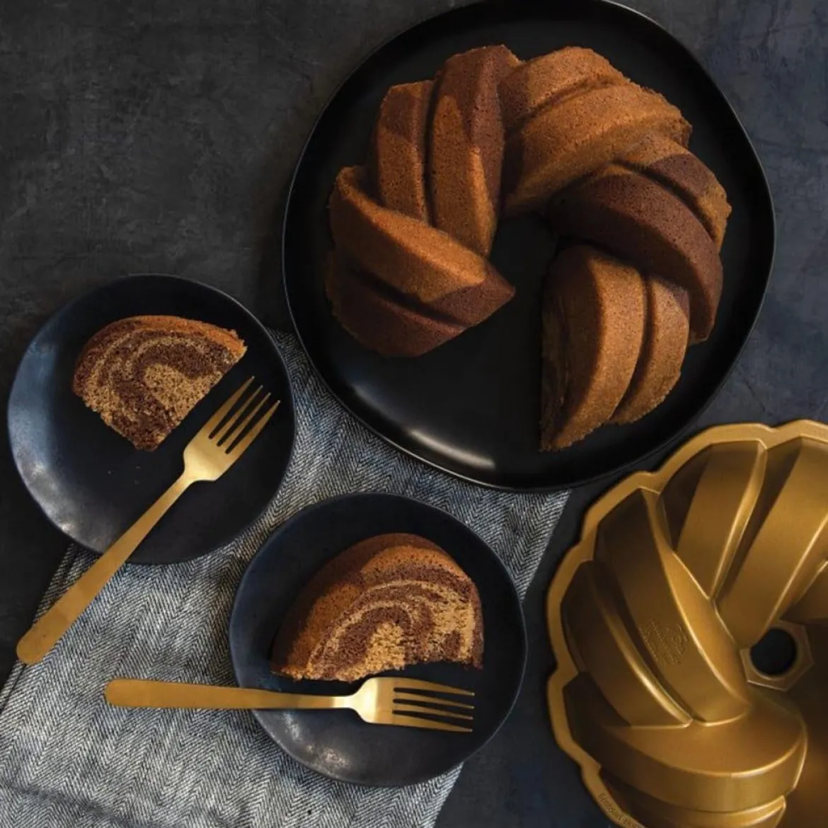 Molde Braided Bundt Pan Nordic Ware 75º Aniversario