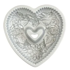 Molde corazón floral Bundt Nordic Ware