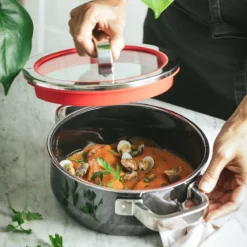 Olla Baja Rustidera de hierro fundido WMF FusionTec