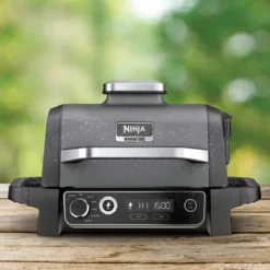 Parrilla eléctrica de exterior con ahumador y freidora de aire Ninja®