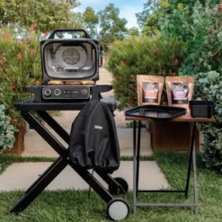 Parrilla eléctrica de exterior con ahumador y freidora de aire Ninja®