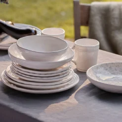 Platos cerámicos Artisan Collection de Laura Ashley
