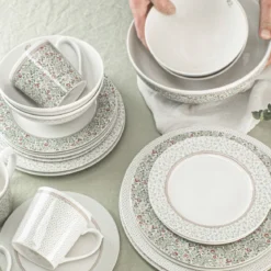Platos de porcelana Wild Clematis Laura Ashley