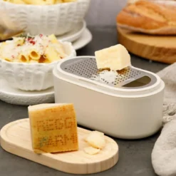 Rallador con contenedor y dos tapas Microplane