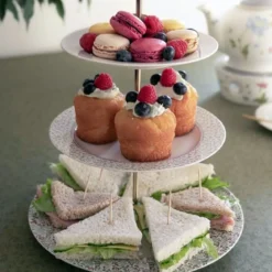 Stand para tartas de 3 pisos de porcelana Wild Clematis Laura Ashley