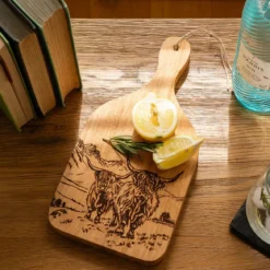Tabla colgante para cortar y servir de madera de roble Selbrae