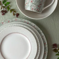 Vajilla de 16 piezas de porcelana Wild Clematis Laura Ashley