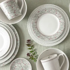 Vajilla de 16 piezas de porcelana Wild Clematis Laura Ashley