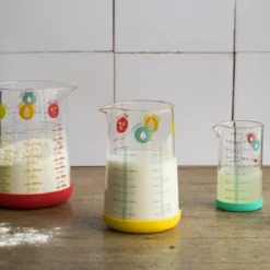 Vaso medidor 500 ml de Pebbly